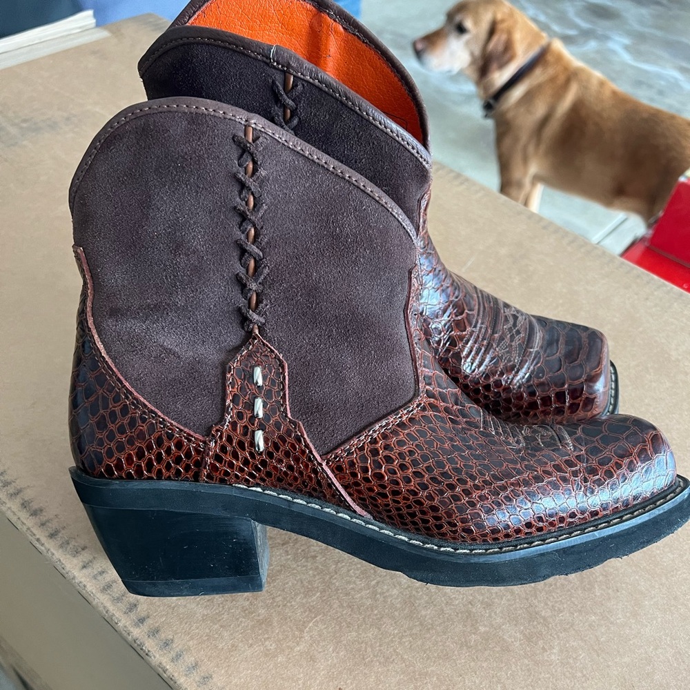 Ariat boots women’s 10 B